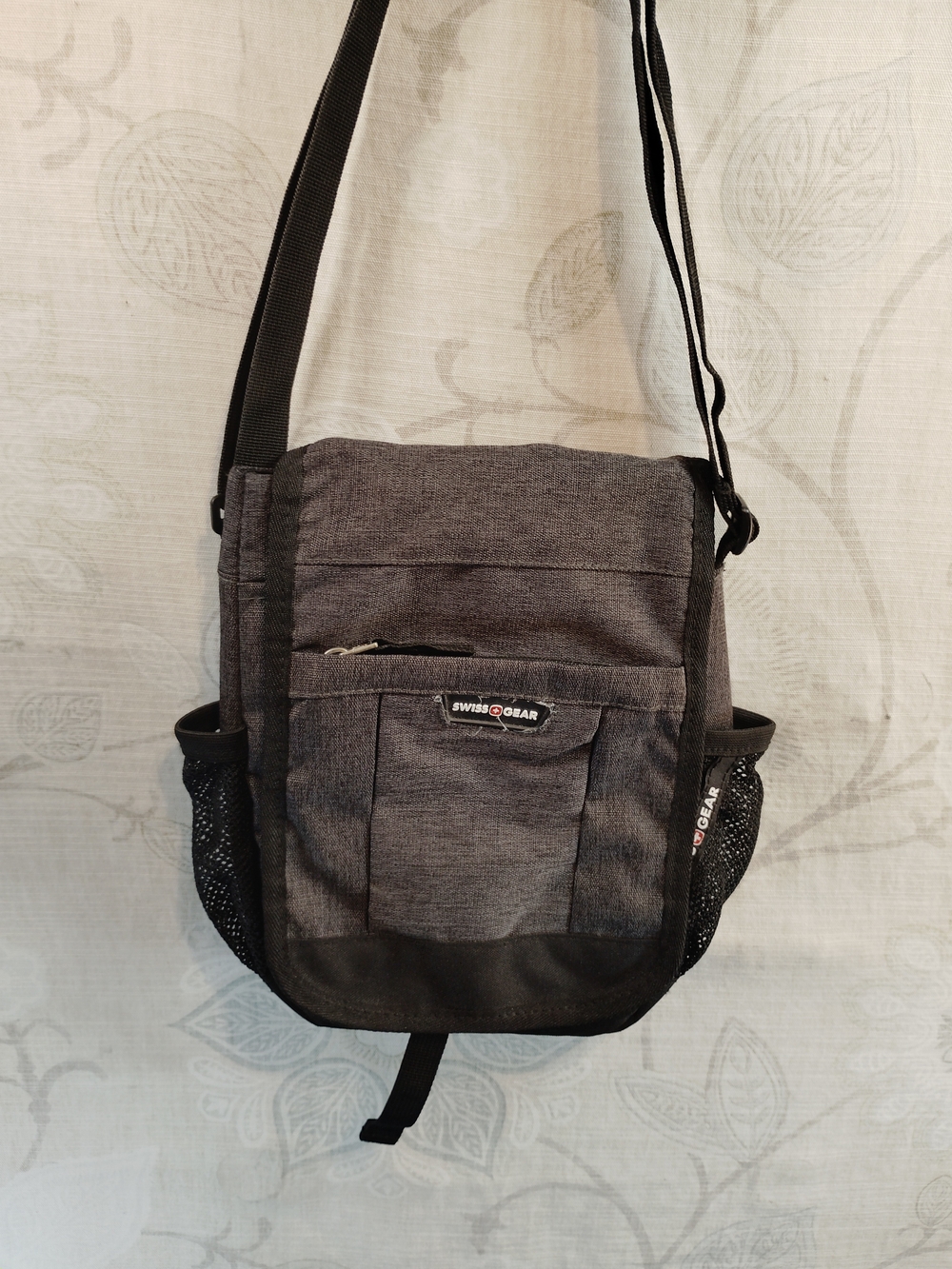 Swiss Gear Gray Messenger Bag - Compact Crossbody